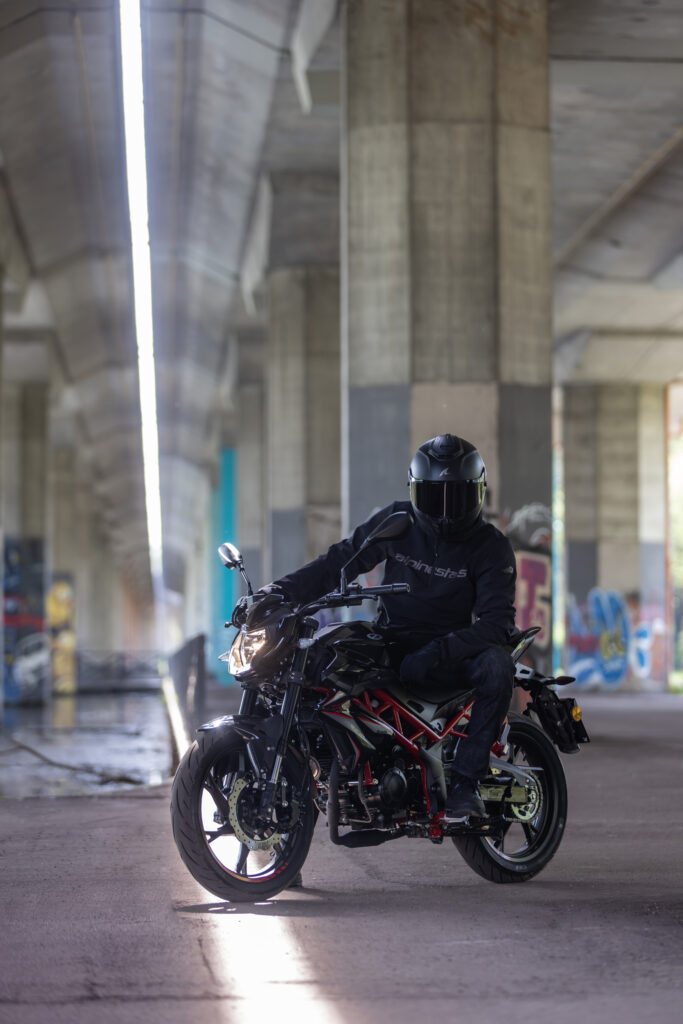 Benelli BN125 červená